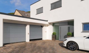 Hörmann Garagen-Sectionaltore mit L-Sicke in der Farbe Fenstergrau (RAL 7040).